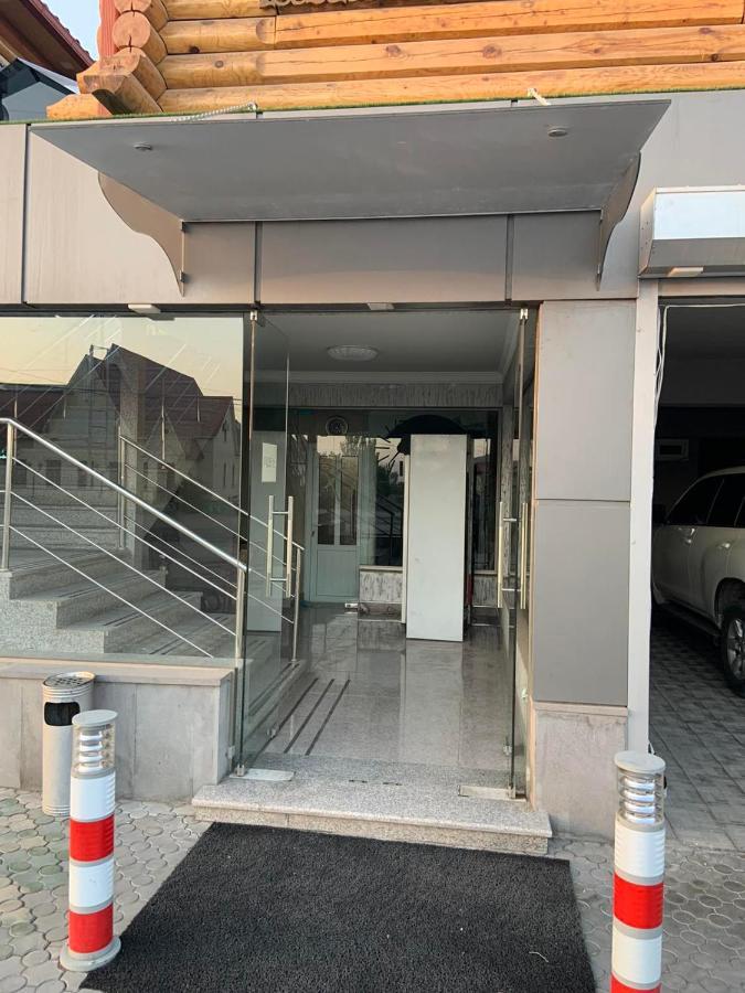 Tnak Hotel Ереван Екстериор снимка