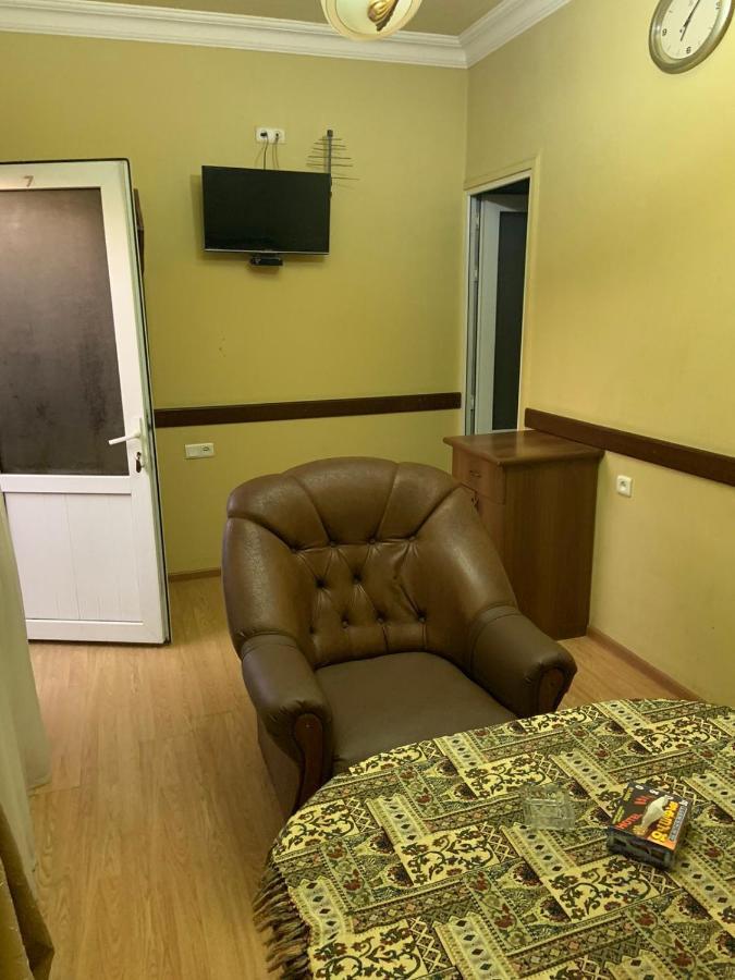Tnak Hotel Ереван Екстериор снимка